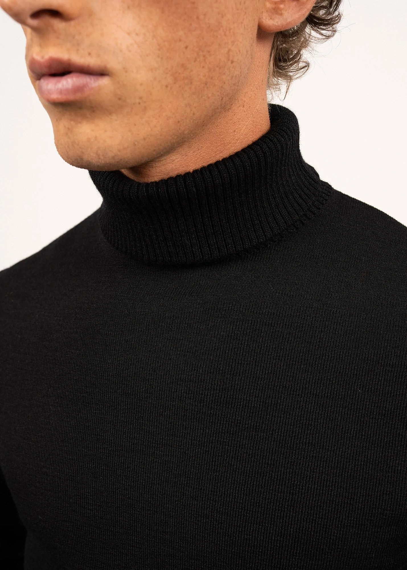 Bretagne turtleneck jumper - plain, in wool (NOIR)