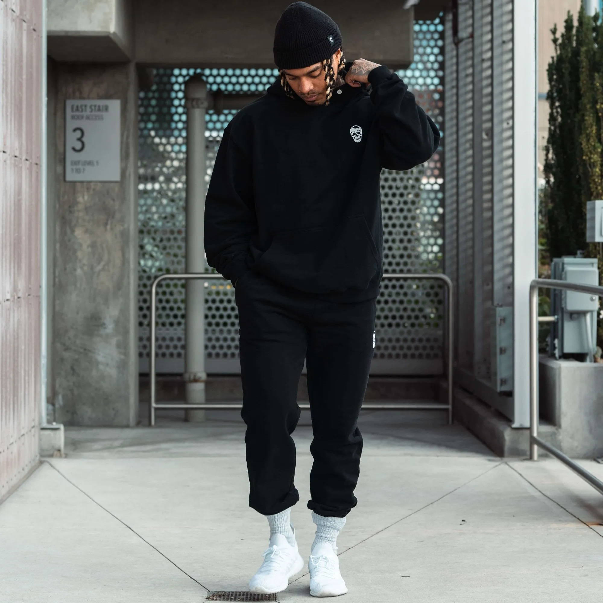 Heavyweight Core Skull Jogger - Black/White